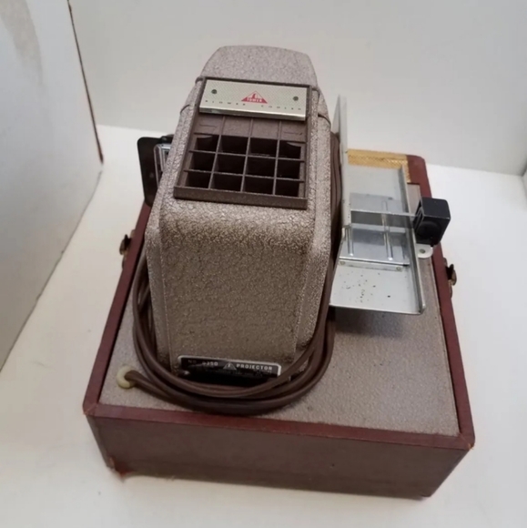 Vintage Airequipt Model-P Projector W/ extra Slide Magazines included rare - Picture 4 of 8